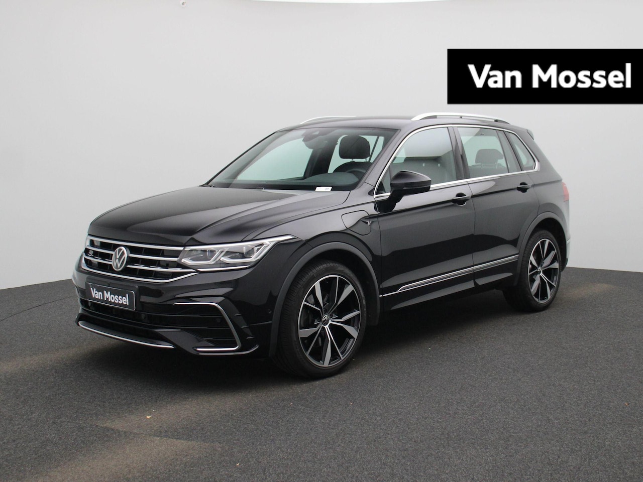 Volkswagen Tiguan - 1.4 TSI eHybrid R-Line Business | 245 PK | Automaat | Lederen Bekleding | Trekhaak | Keyle - AutoWereld.nl