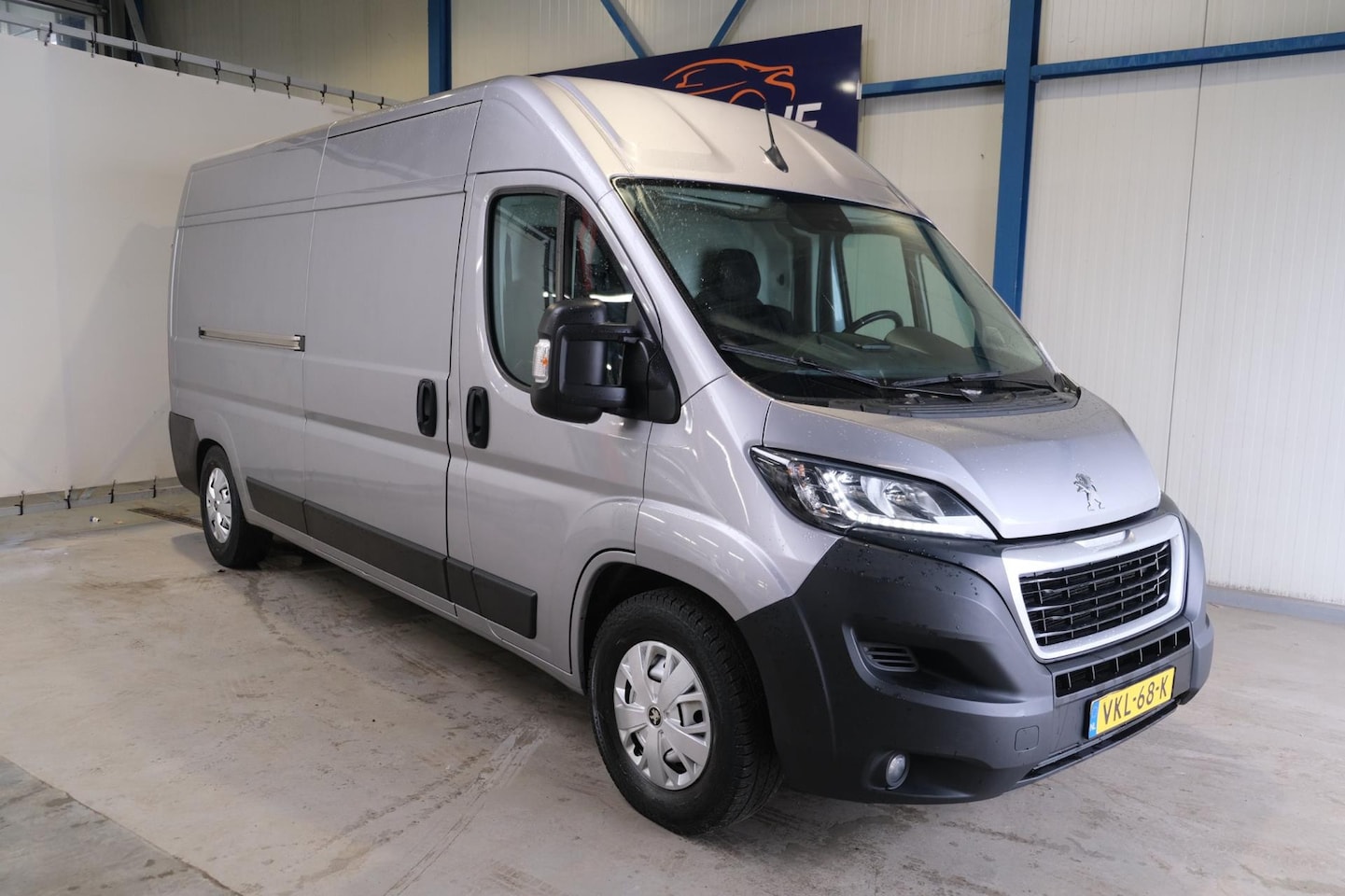 Peugeot Boxer - 435 2.2 BlueHDi 165 L3H2 Zwaar Premium - AutoWereld.nl