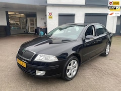 Skoda Octavia - 1.6 FSI Ambiente Attractive Business