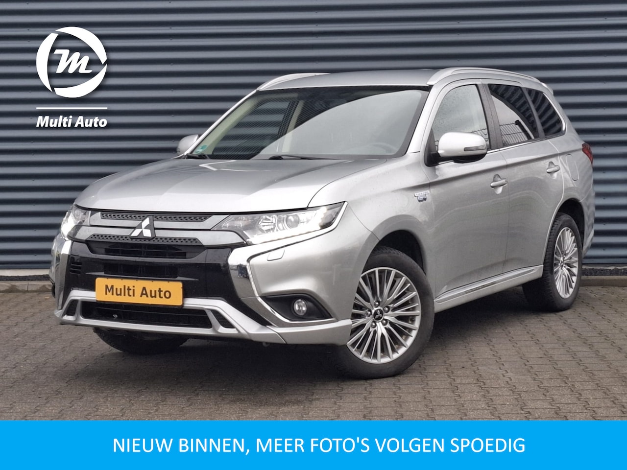 Mitsubishi Outlander - 2.4 Intense Plug in Hybrid Dealer O.H. PHEV | Apple Carplay | Camera | L.M. 18" | Stoelver - AutoWereld.nl