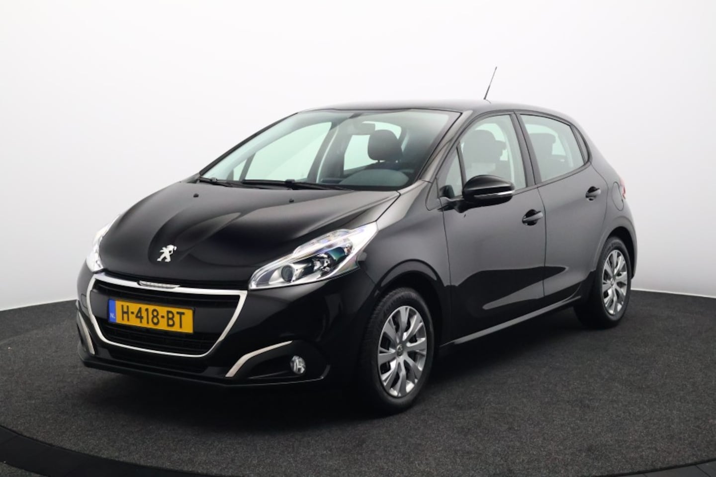 Peugeot 208 - 1.2 PureTech Active | Navigatie | Led koplampen | Camera | Cruise Control | Trekhaak - AutoWereld.nl