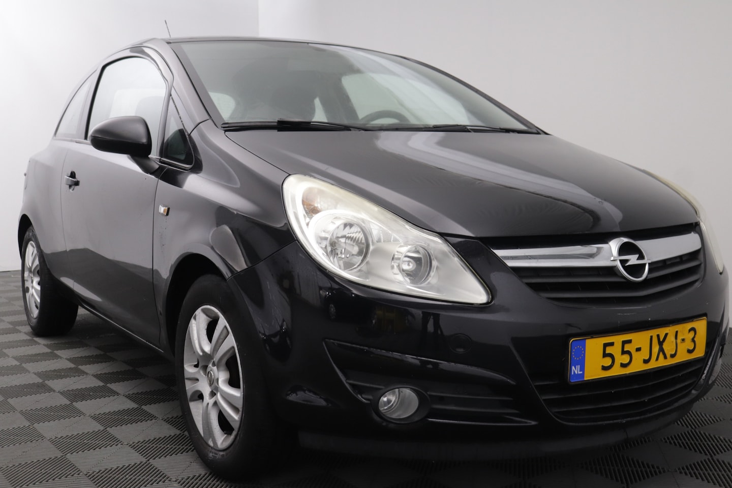 Opel Corsa - 1.4-16V White Edition AIRCO LM VELGEN - AutoWereld.nl