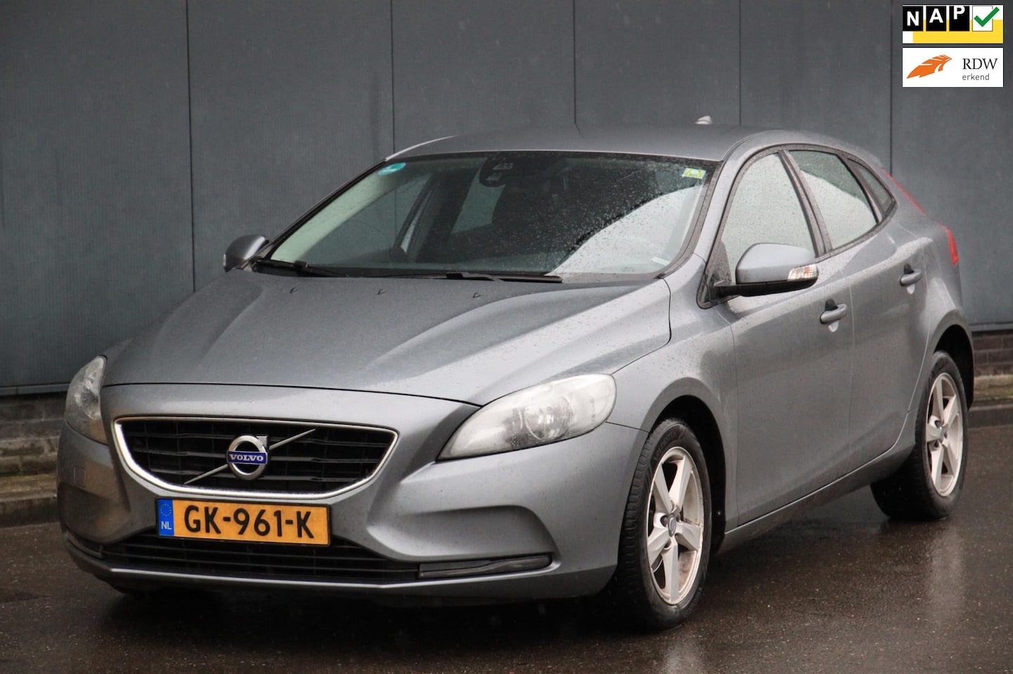 Volvo V40 - 2.0 D2 Kinetic Business Navigatie/Parkeersensor/Lmv/Cruise - AutoWereld.nl