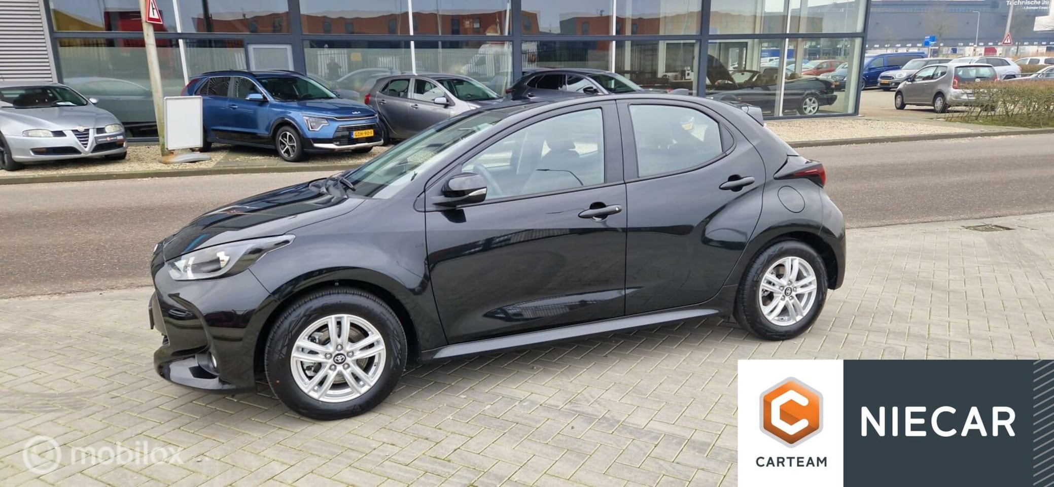 Toyota Yaris - 1.5 Hybrid Bsn/Cruise/LMvelgen/6500km - AutoWereld.nl