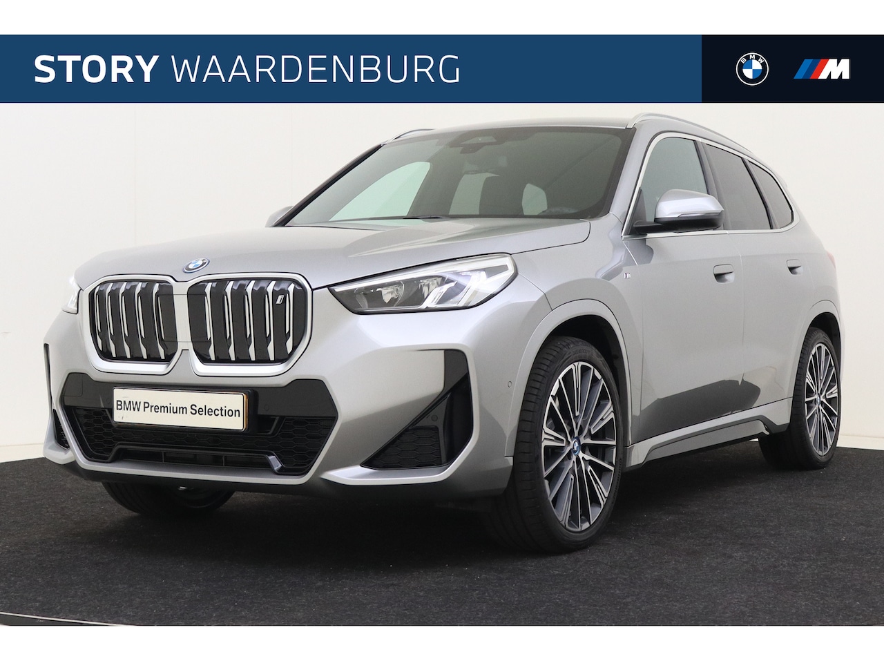 BMW iX1 - xDrive30 M Sport 67 kWh / Sportstoelen / Stoelverwarming / Harman Kardon / Parking Assista - AutoWereld.nl