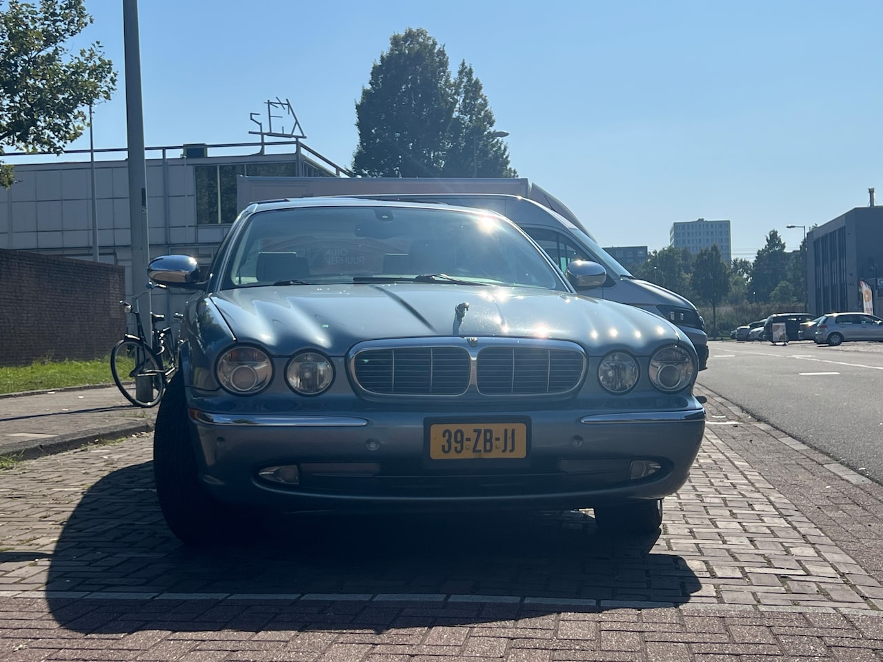 Jaguar XJ - 4.2 V8 Executive Van den Plas” youngtimer” - AutoWereld.nl