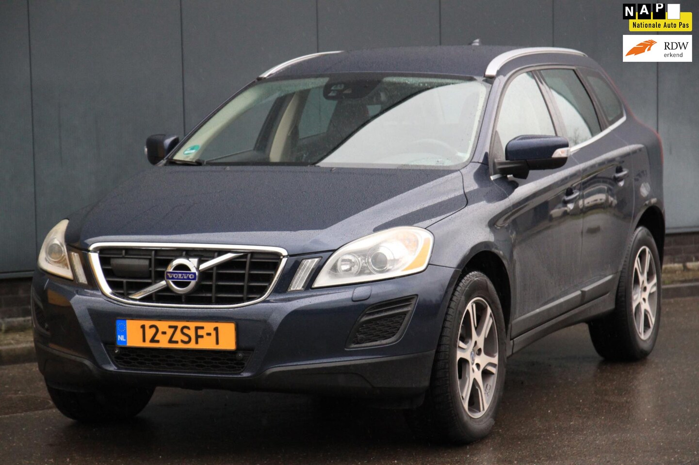 Volvo XC60 - 2.4 D5 AWD Summum Xenon/Leer/Adaptive/Blis/Trekhaak/215PK - AutoWereld.nl