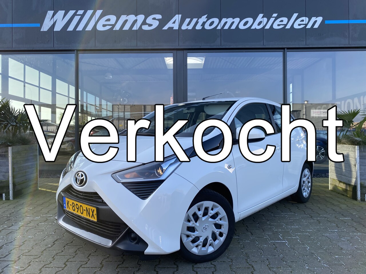 Toyota Aygo - 1.0 VVT-i x-play App Connect, Airco & Camera - AutoWereld.nl