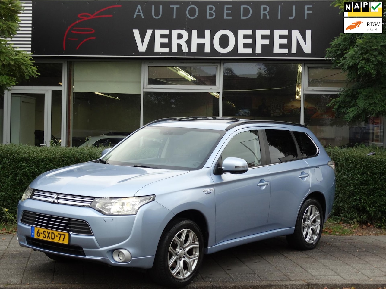 Mitsubishi Outlander - 2.0 PHEV Instyle - PANORAMADAK - XENON - CRUISE/CLIMATE CONTR - NAVIGATIE - LEDER !! - AutoWereld.nl