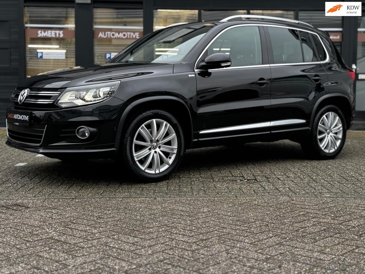 Volkswagen Tiguan - 2.0 TSI Sport&Style 4Motion,Pano,Automaat,Achteruitrijcamera,Leer Navi - AutoWereld.nl