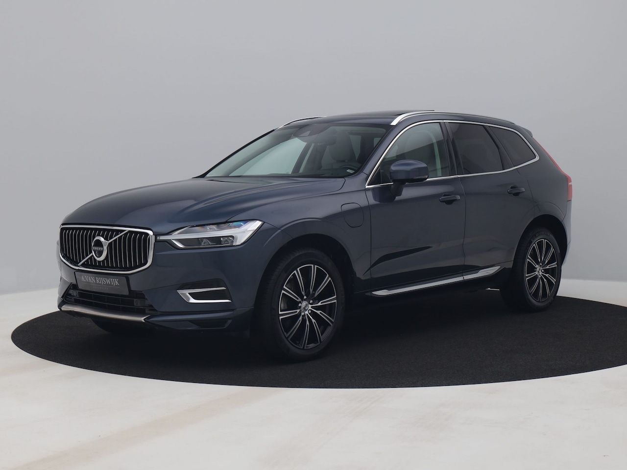 Volvo XC60 - 2.0 T8 Twin Engine AWD Inscription | PANO | 360° | HUD | ADAPTIVE | STOELVENT. | STOELVERW - AutoWereld.nl