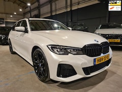 BMW 3-serie Touring - 330e Business Edition Plus - M Sport - Leder - Navigatie - Camera - Cruise - Clima - Elekt