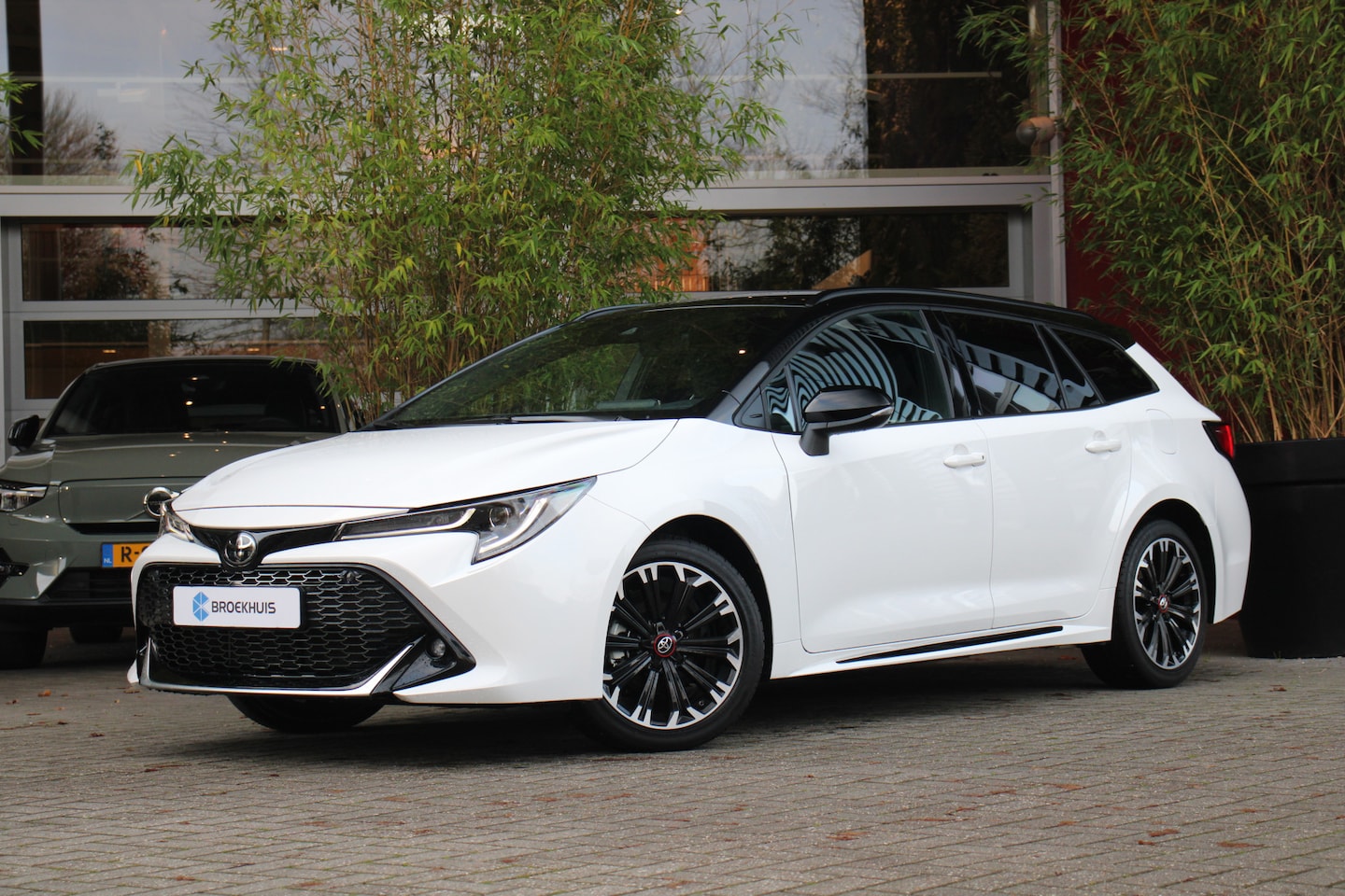 Toyota Corolla Touring Sports - 1.8 Hybrid GR-Sport | Adaptive Cruise | Camera | Stuur- en stoelverwarming | - AutoWereld.nl