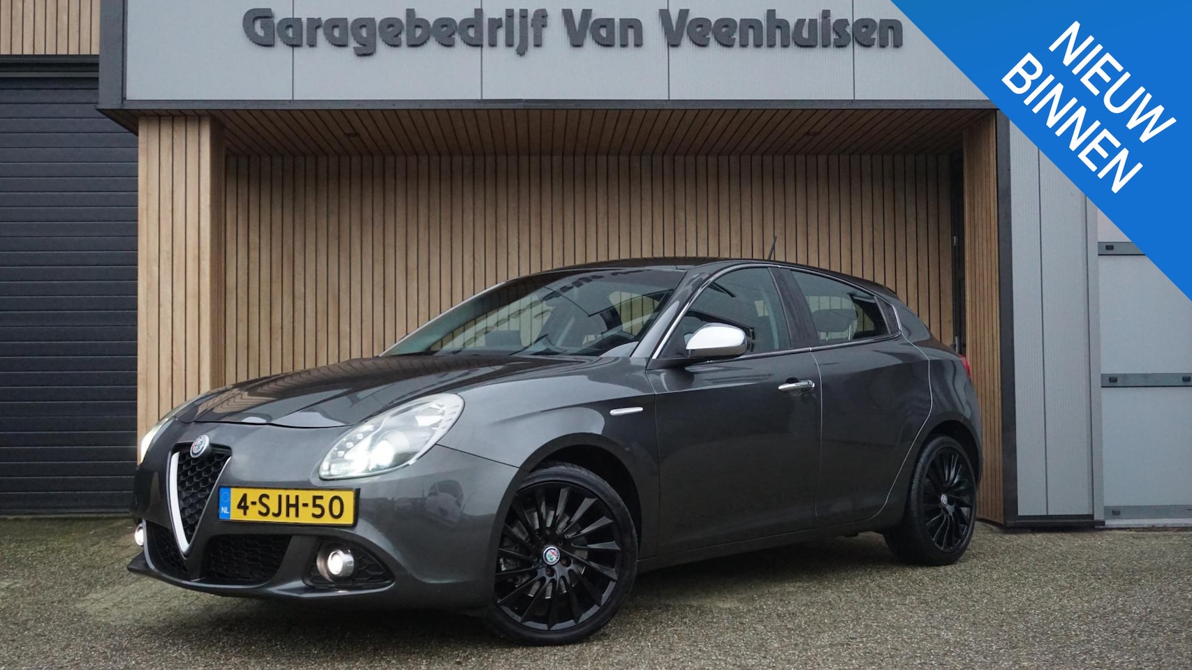 Alfa Romeo Giulietta - 1.4 T 211pk Distinctive Limited Edition Leder Xenon 18inch LM Navi *NL auto* 99094km! 2e E - AutoWereld.nl