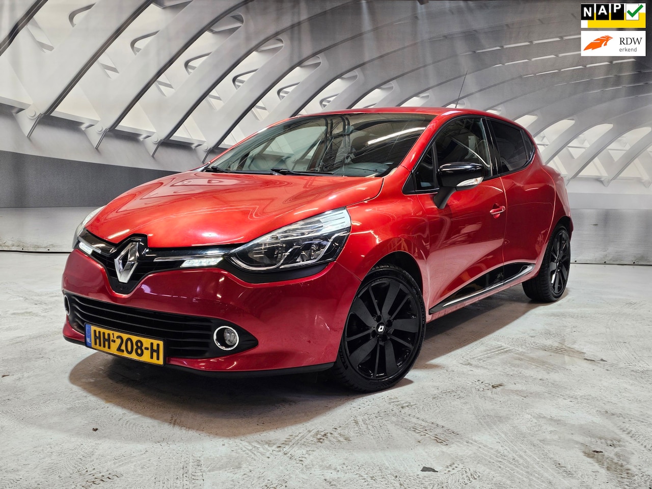 Renault Clio - 1.5 dCi ECO Expression BOSE navi airco cruise - AutoWereld.nl