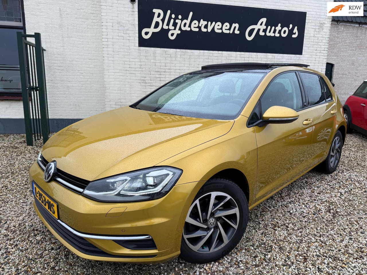 Volkswagen Golf - 1.5 TSI Highline Business R SOUND | PanoDak | LED | PDC | Keyless - AutoWereld.nl