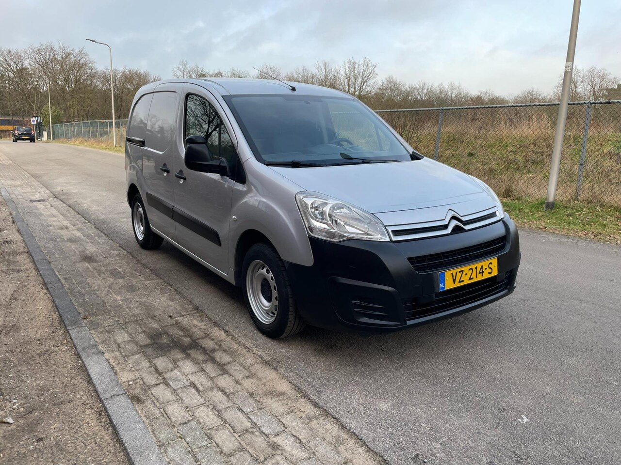 Citroën Berlingo - 1.6 BlueHDI 75 Club Net busje EURO 6 - AutoWereld.nl