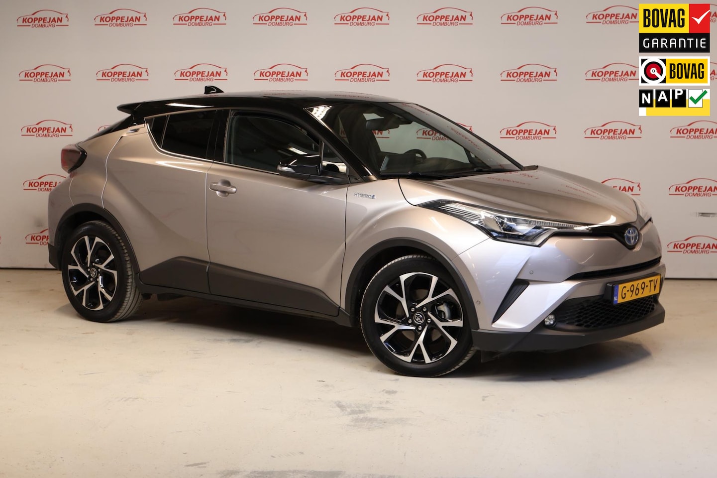 Toyota C-HR - 1.8 Hybrid Style Ultimate NL auto, ACC, trekhaak, camera, Stoel + stuurverwarming, - AutoWereld.nl