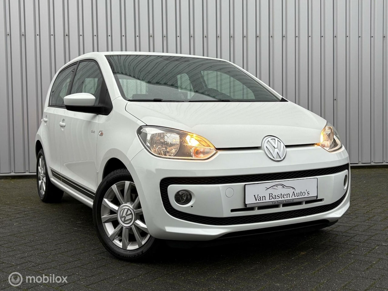 Volkswagen Up! - 1.0 BMT Cup up! | Airco | 5 drs | Navi | 2017 | Stoelverwarming | Dealer onderhouden | - AutoWereld.nl