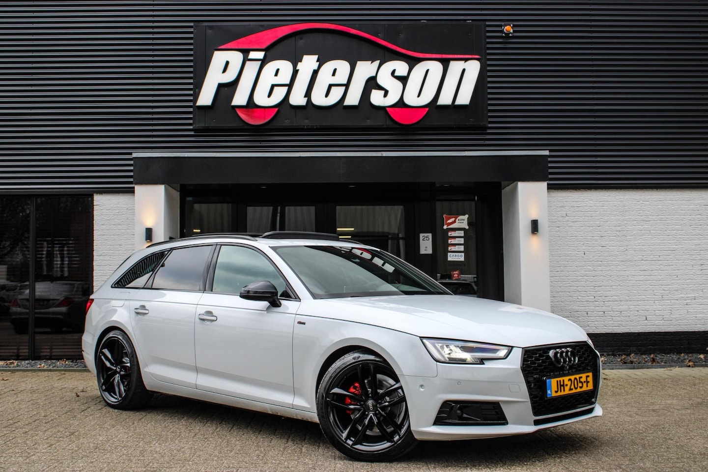 Audi A4 Avant - 2.0 TDI 3X S-Line NAP PANO 360 ACC CARBON VOL! - AutoWereld.nl