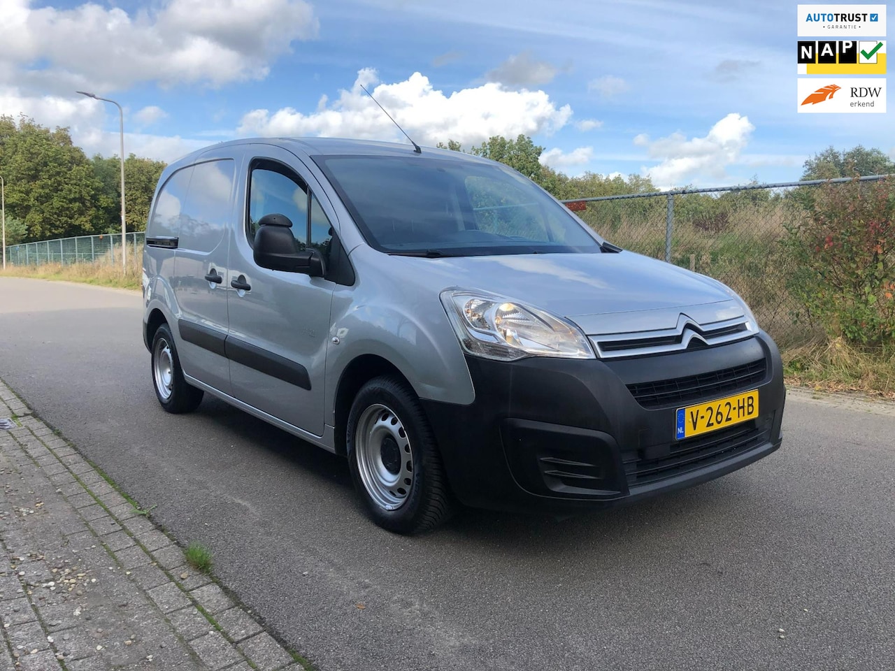 Citroën Berlingo - 1.6 BlueHDI 75 Club Net busje EURO 6 - AutoWereld.nl