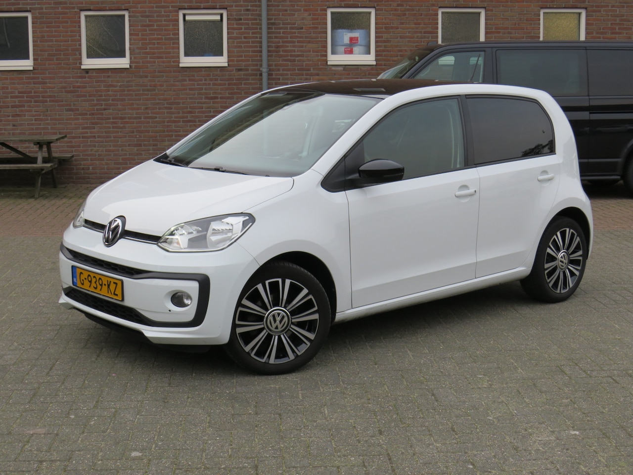 Volkswagen Up! - 1.0 BMT high up! * Rijklaarprijs incl. garantie * Climate controle * Stoelverwarming * DAB - AutoWereld.nl