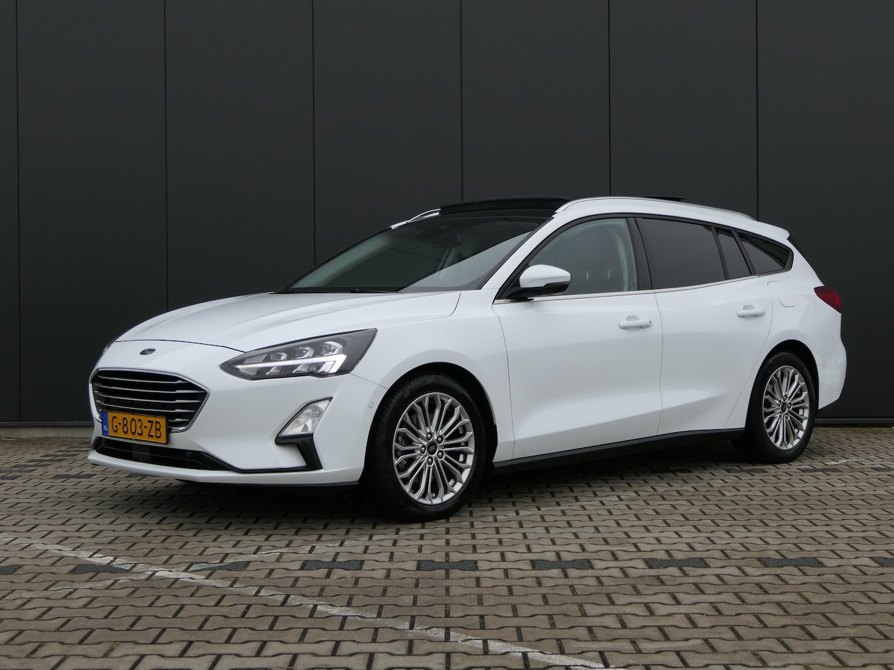 Ford Focus Wagon - 1.0 EcoBoost Titanium | Panoramadak | LED | 17 Inch | Winterpack | CarPlay/Android Auto | - AutoWereld.nl