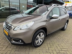 Peugeot 2008 - 1.2 PureTech Style / Pano'dak / Navi / PDC / Sfeerverlichting