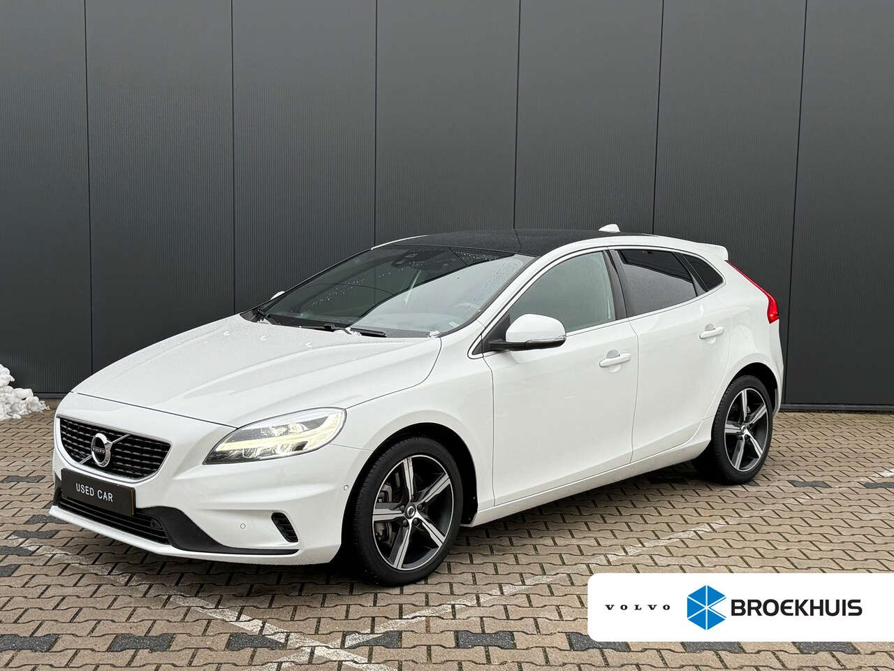 Volvo V40 - T3 Polar+ Sport R-Design | DAB ontvanger | LED achterlichten | LED koplampen - AutoWereld.nl