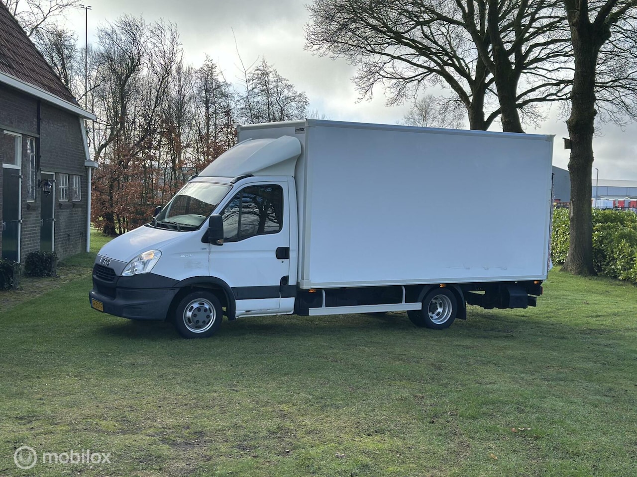 Iveco Daily - 40C15 3.0 AUT6 bakwagen laadklep zijdeur luchtve - AutoWereld.nl