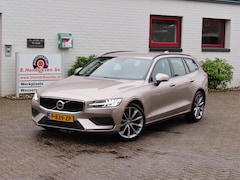 Volvo V60 - B3 163pk Mild Hybrid Aut Essential/ Navigatie/ 19 Inch velgen/ Apple Carplay/ DAB/ Camera