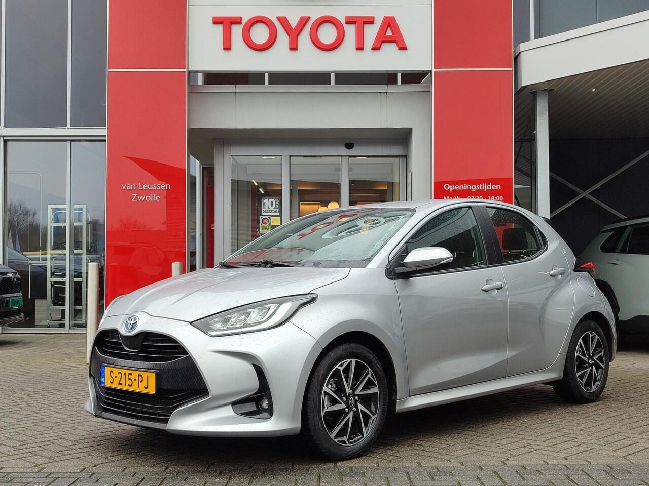 Toyota Yaris - 1.5 HYBRID DYNAMIC APPLE/ANDROID LED CAMERA AD-CRUISE 16"LMV NL-AUTO - AutoWereld.nl