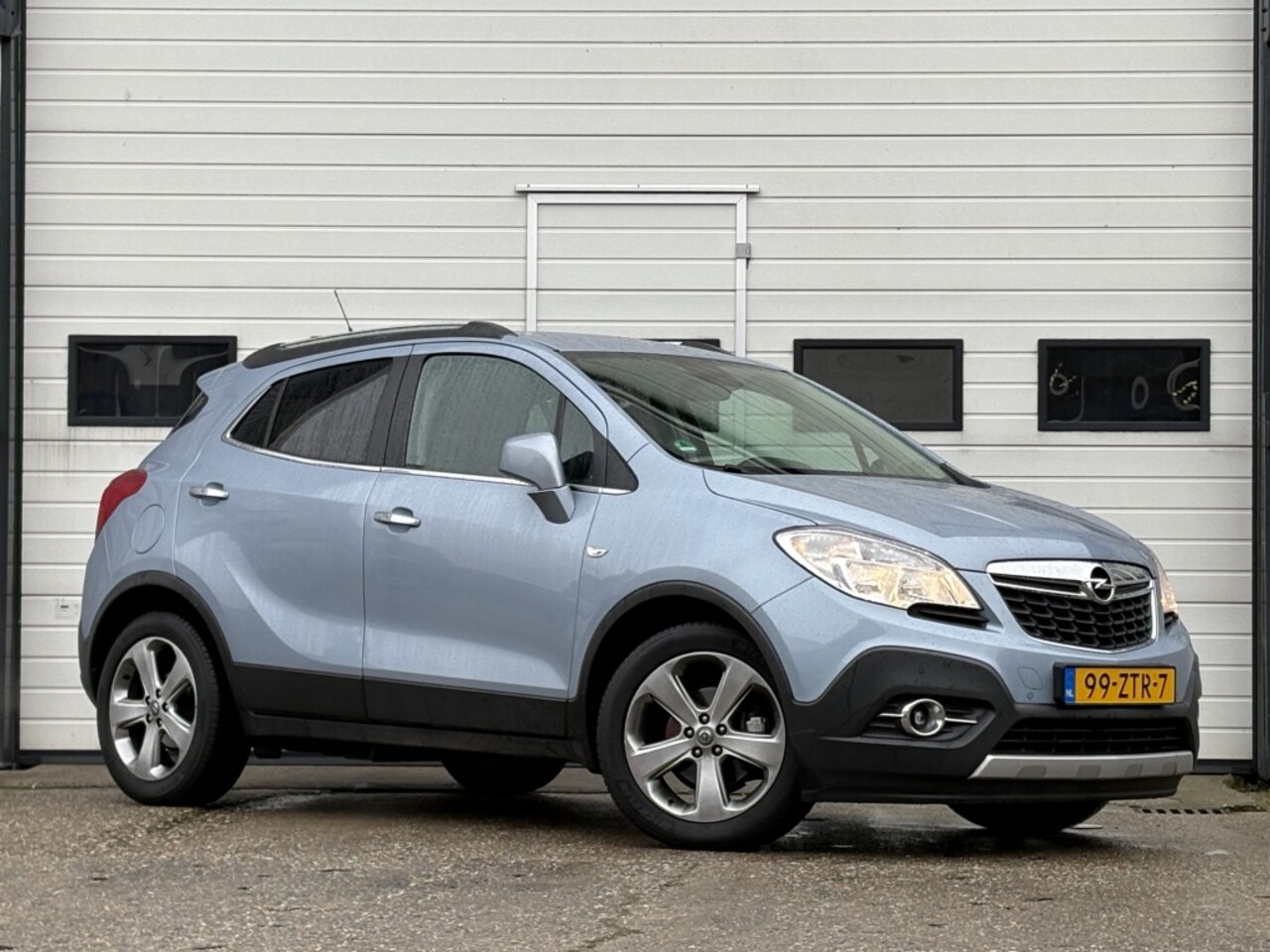 Opel Mokka - 1.6 Cosmo Navi | Camera | Winterpakket | Trekhaak - AutoWereld.nl