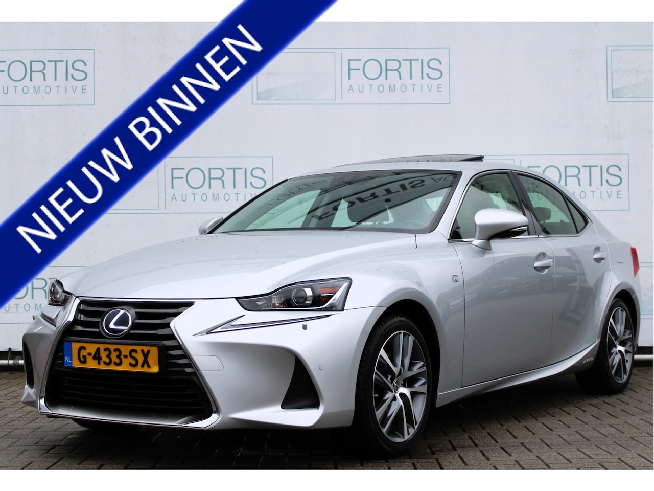 Lexus IS - 300h Hybrid Edition 30 NL AUTO | PANO | LEDER | CAMERA | STOELVERW | - AutoWereld.nl