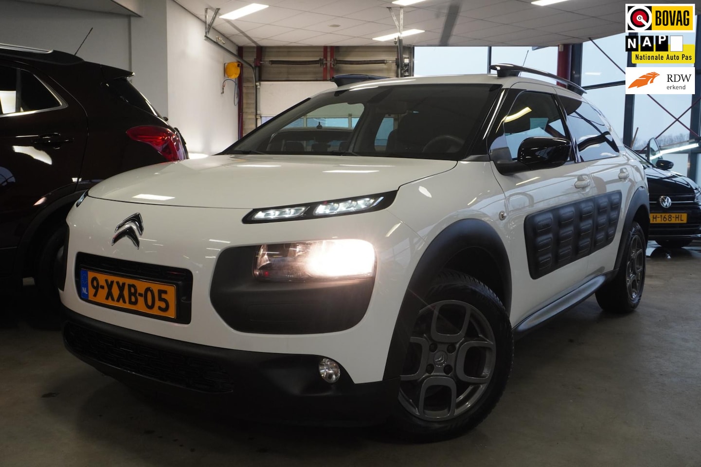 Citroën C4 Cactus - 1.2 e-VTi Shine+Navigatie+camera+airco+dab+= NOVEMBER 2014 - AutoWereld.nl