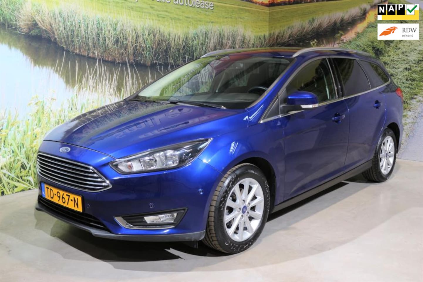 Ford Focus Wagon - 1.0 Titanium | PDC V&A | Climate | Carplay - AutoWereld.nl