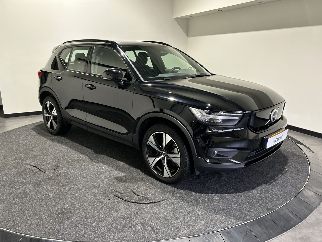 Volvo XC40 - Recharge P8 AWD R-Design | Warmtepomp! | Harman en Kardon Sound |  Volvo guard klasse 3 | - AutoWereld.nl