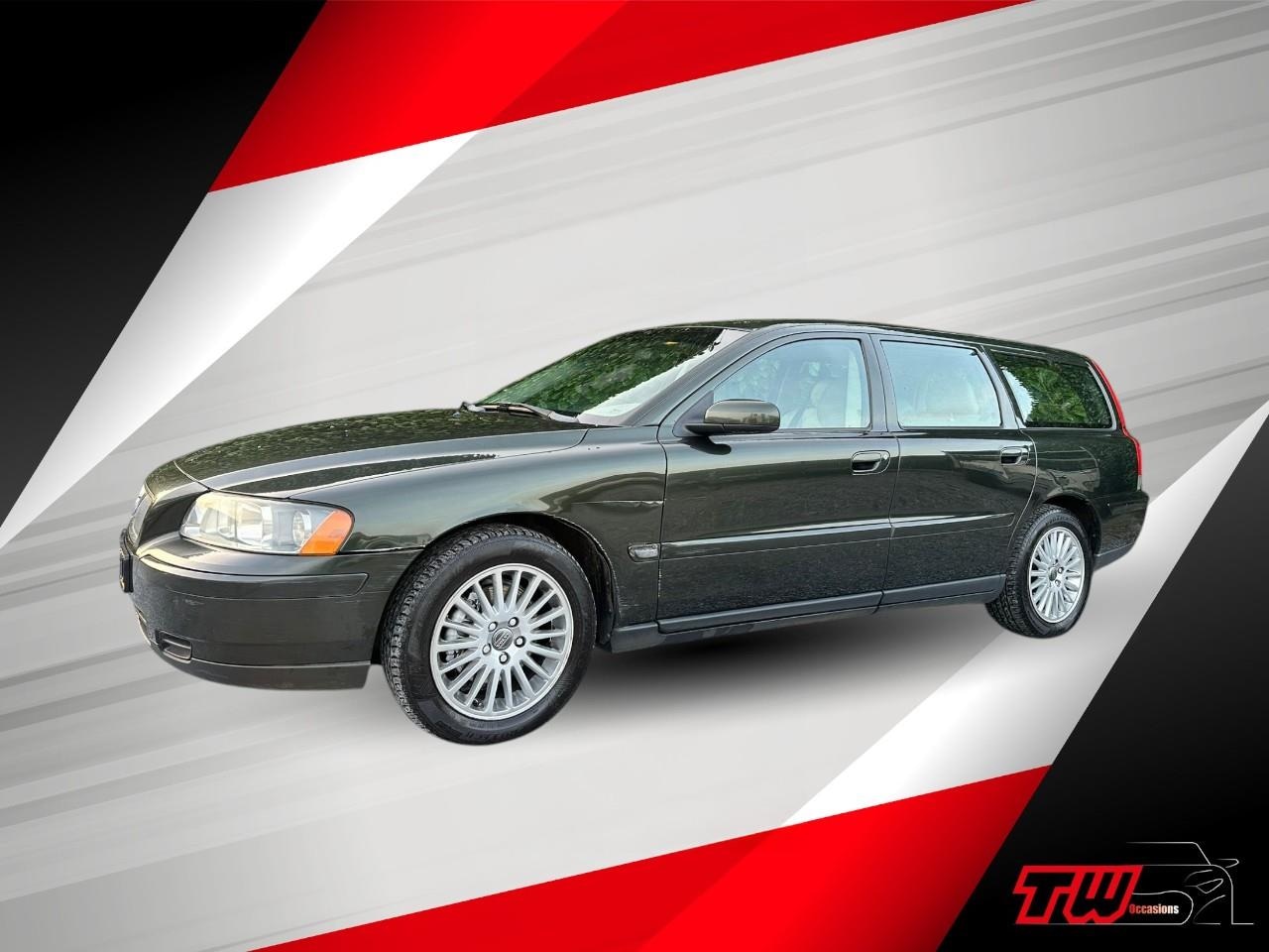 Volvo V70 - 2.4 Momentum | NWE APK | AIRCO | TREKHAAK | 7 PERS - AutoWereld.nl