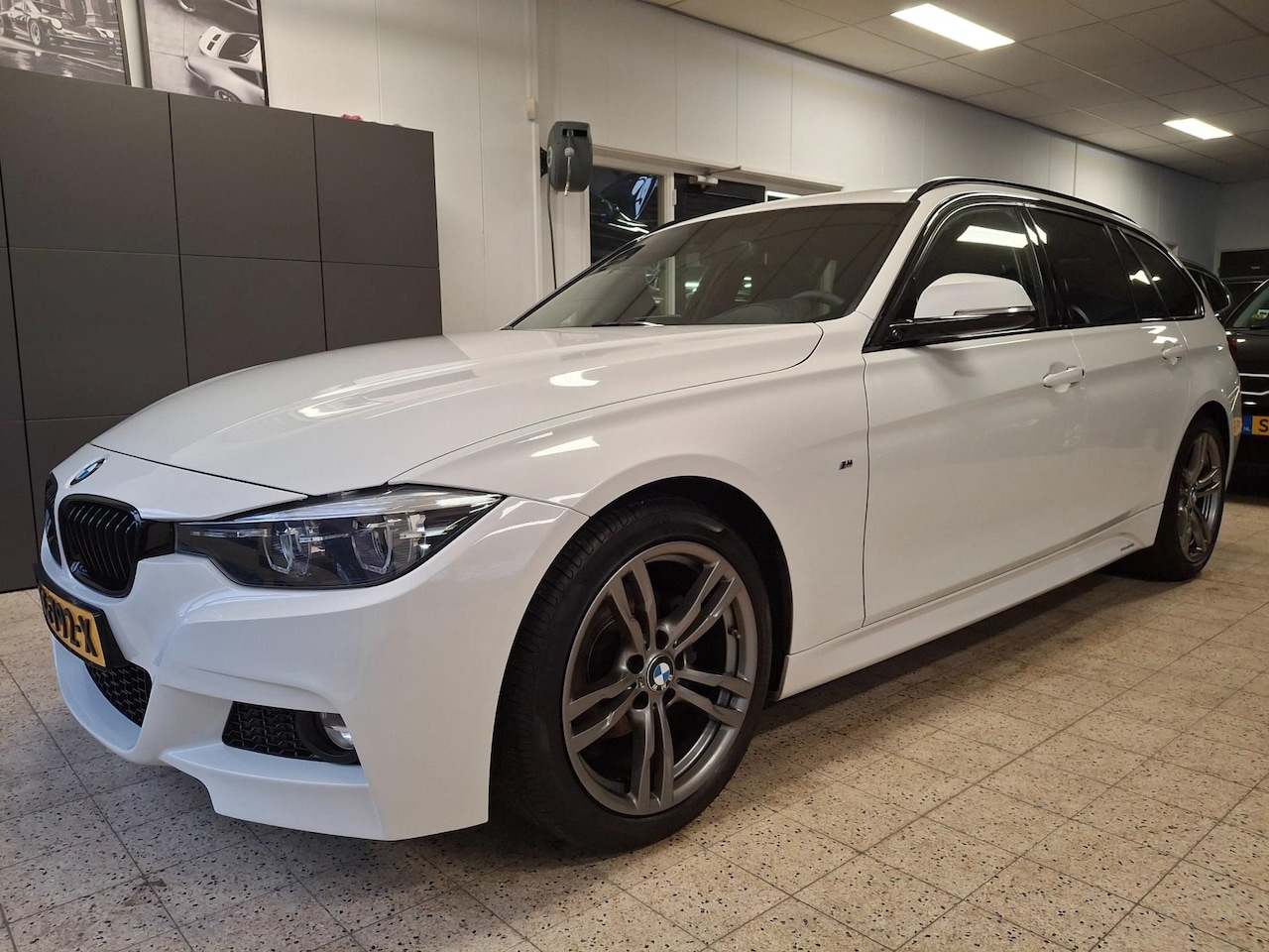 BMW 3-serie Touring - 320i Edition M Sport Edition 184PK / Apple Carplay / Navigatie / Led Verlichting / Lederen - AutoWereld.nl