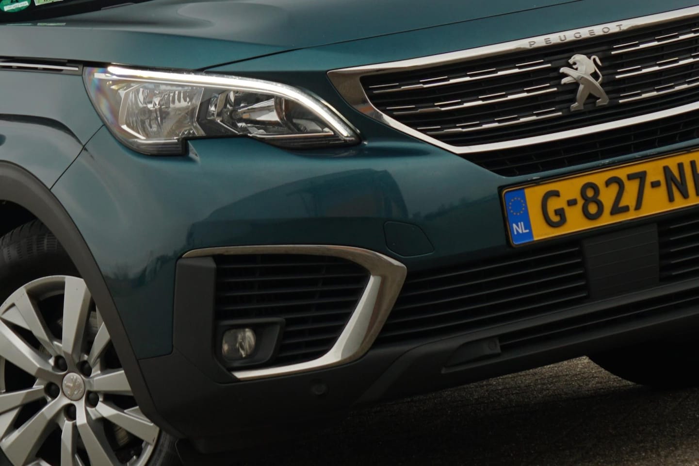 Peugeot 5008 - 1.2 PureTech B.L. 130pk Executive - Crystal Emerald - 7pers. - AutoWereld.nl