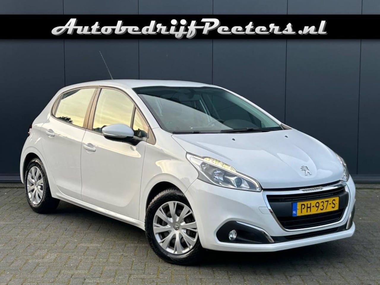 Peugeot 208 - 1.2 5-deurs Airco Navi Carplay Android PDC - AutoWereld.nl