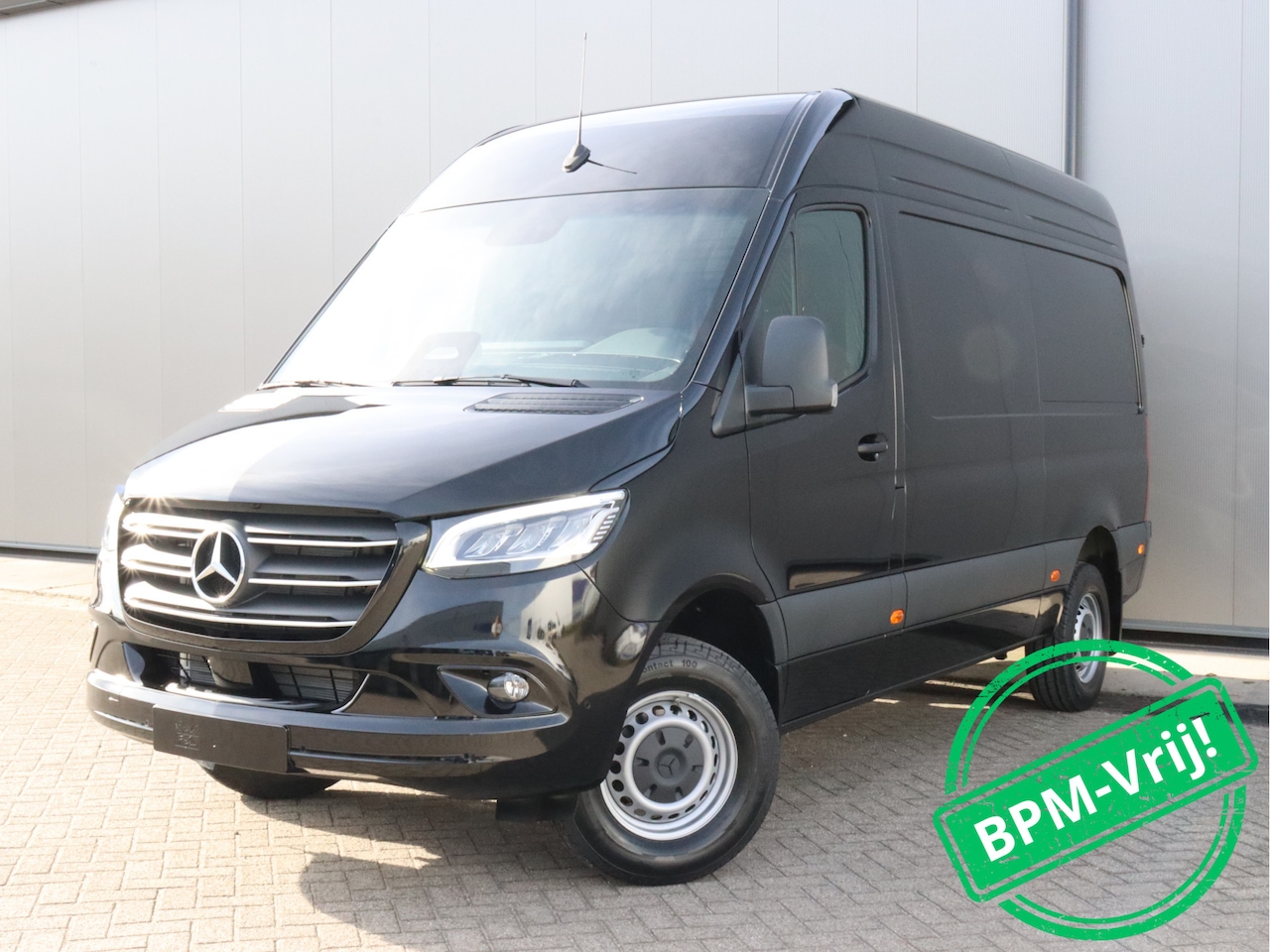 Mercedes-Benz Sprinter - 319CDI 190PK Automaat L2H2 RWD | BPM Vrij | Smartphone pakket | Distronic | 3,5t trekhaakv - AutoWereld.nl