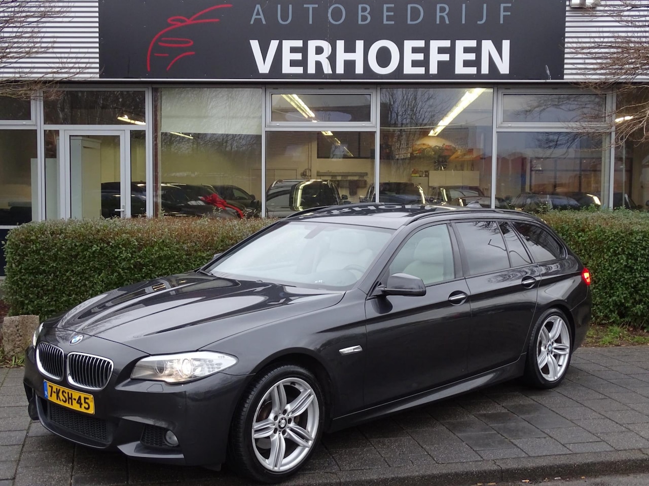 BMW 5-serie Touring - 520i - AUTOMAAT - PANORAMADAK - M PAKKET - XENON - LEDER - NAVIGATIE - GROOT SCHERM - KETT - AutoWereld.nl