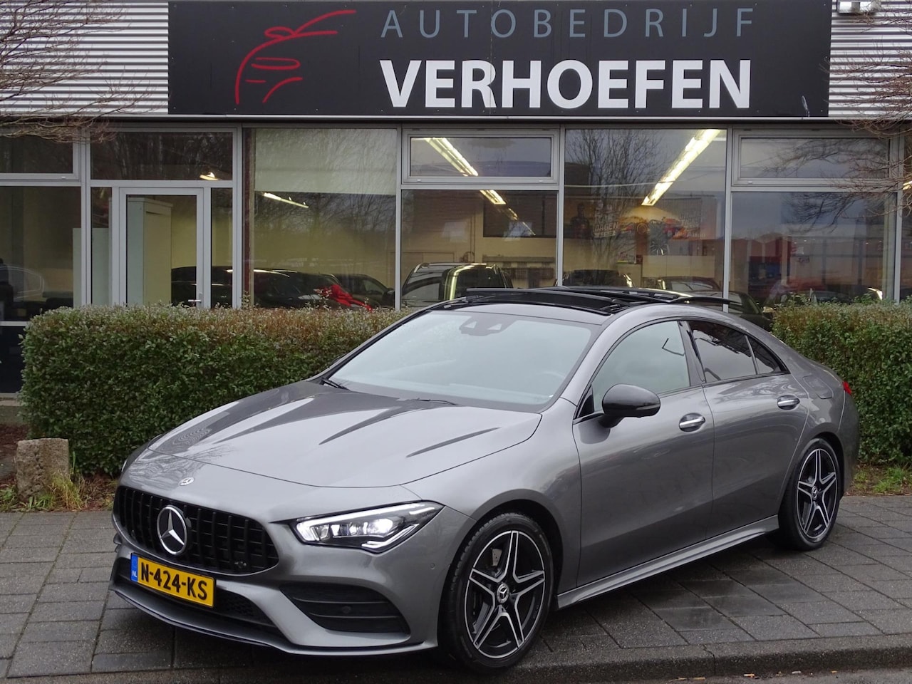 Mercedes-Benz CLA-Klasse - 200 Premium Plus - AMG PAKKET - PANORAMADAK - MEMORY SEATS - SFEERVERLICHTING - 360 CAMERA - AutoWereld.nl