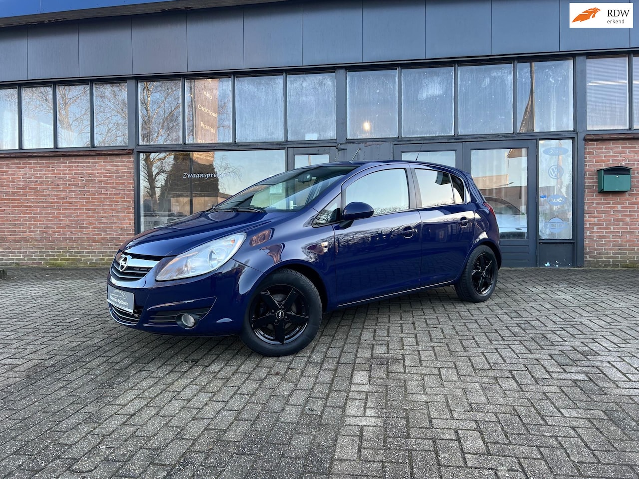 Opel Corsa - 1.2-16V '111' Edition 1.2-16V '111' Edition, Airco, Cruise control, Fietsendrager - AutoWereld.nl