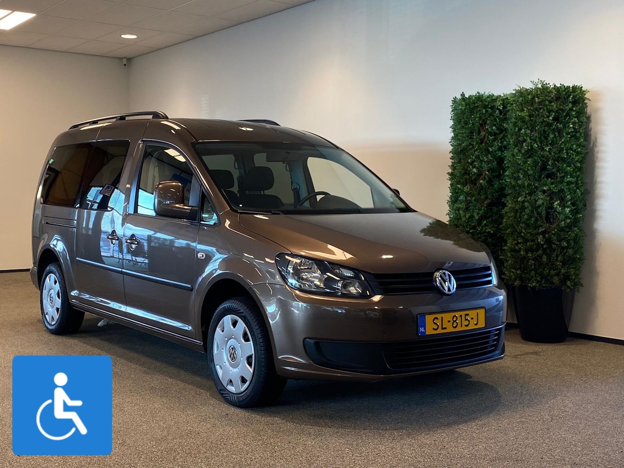 Volkswagen Caddy Maxi - Rolstoelauto 5+1 - AutoWereld.nl