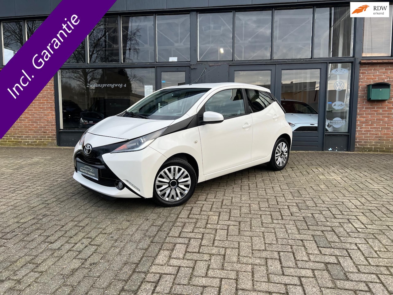 Toyota Aygo - 1.0 VVT-i x-play 1.0 VVT-i x-play, Airco, Grote beeldscherm, Achteruitrijcamera - AutoWereld.nl