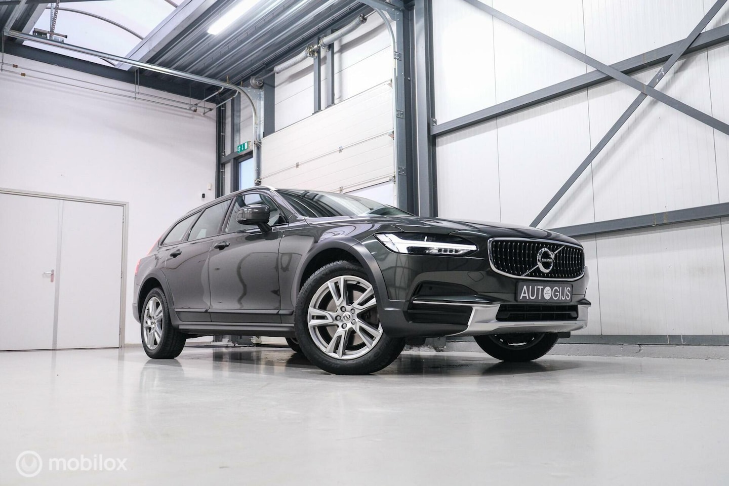 Volvo V90 Cross Country - 2.0 T5 AWD 254 pk | Pine Grey | NL auto NAP | 1e eigenaar | Camera | LED | Dealer OH | - AutoWereld.nl