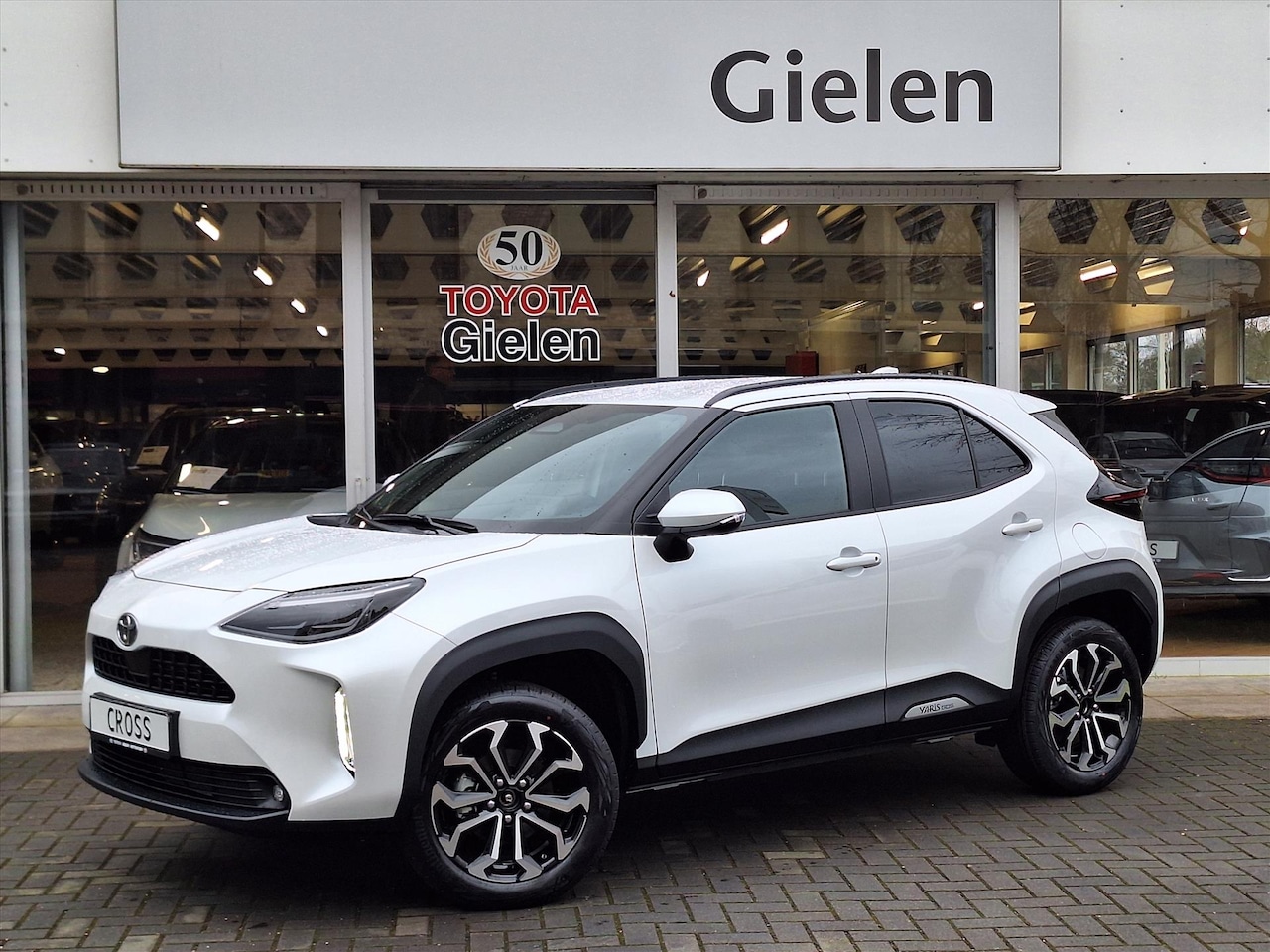 Toyota Yaris Cross - 1.5 Hybrid 130PK First Edition Plus | Stoel + Stuurverwarming, Apple CarPlay, Keyless, 17i - AutoWereld.nl