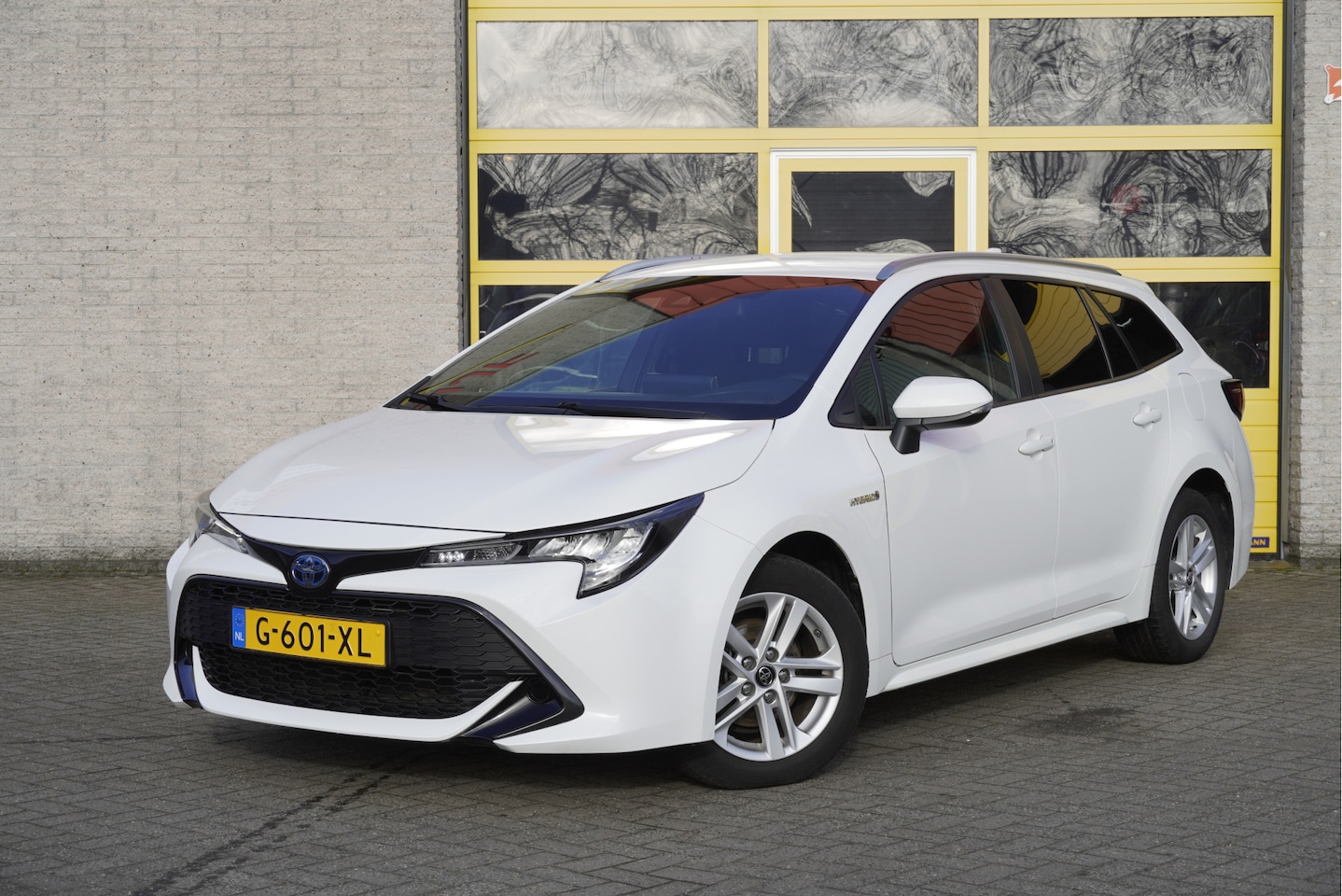 Toyota Corolla Touring Sports - 1.8 Hybrid Automaat! Active BJ2020 Lmv 16" | Led | Navi | Trekhaak | Achteruitrijcamera | - AutoWereld.nl